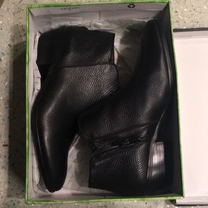 LAST CALL! Sam Edelman black leather ankle boots w/side zipper.